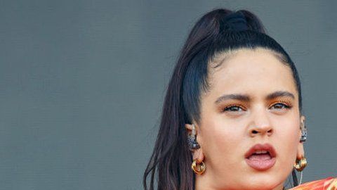 Rosalía es española, pero en EEU también podría considerarse como latina.