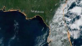 El huracán Dorian se ha intensificado y ya comienza a ser visible un "ojo".