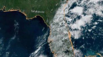 El huracán Dorian se ha intensificado y ya comienza a ser visible un "ojo".
