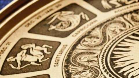 Bastaría decir que no hay dos horóscopos iguales.