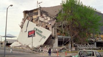 El terremoto de Northridge fue causado por una falla similar.