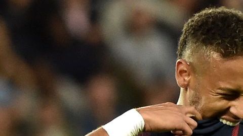 Paris (France), 20/08/2017.- Paris Saint Germain's Neymar Jr reacts during the French Ligue 1 soccer match between Paris Saint Germain (PSG) and Toulouse FC (TFC) at the Parc des Princes stadium in Paris, France, 20 August 2017. (Francia) EFE/EPA/CHRISTOPHE PETIT TESSON