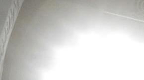 El presidente francés Emmanuel Macron durante una sesión de trabajo del G7, que se celebra en Biarritz, Francia. La silla vacía corresponde al presidente Donald Trump.