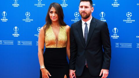 Antonela Roccuzzo “brilló” en la ceremonia del sorteo de la Champions League.