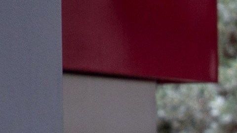 Una estación de gasolina con cinta de "Fuera de servicio" por la alta demanda en Miami.