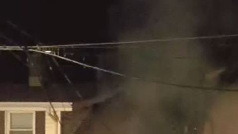 Bomberos en la escena