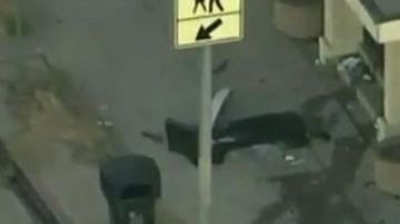 El carro quedó visiblemente destruido.