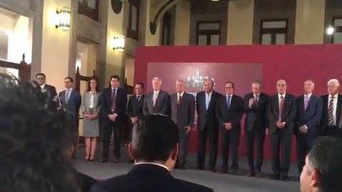 AMLO con empresarios.