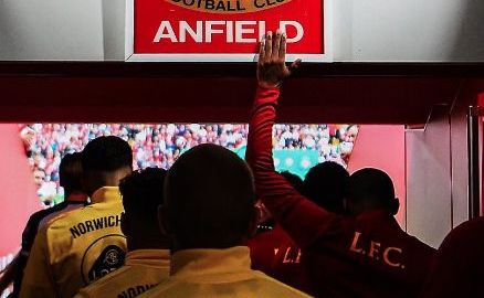 El cartel siempre ha sido motivo de respeto para todos los jugadores que han portado la playera del Liverpool.