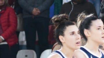 La selección argentina de baloncesto llevaba el color de vestimenta equivocado y perdió en la mesa .