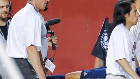 El futbolista español tuvo que ser operado y tardará varios meses en volver.