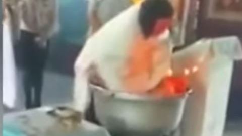 El sacerdote ejerció fuerza excesiva.