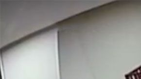 Al ladrón no le importó estar en un templo religioso para realizar su fechoría.