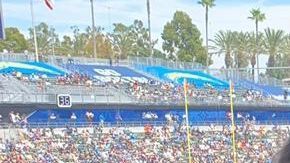 Edgar Méndez intercambió camiseta con la familia Spanos.