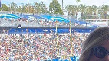 Edgar Méndez intercambió camiseta con la familia Spanos.