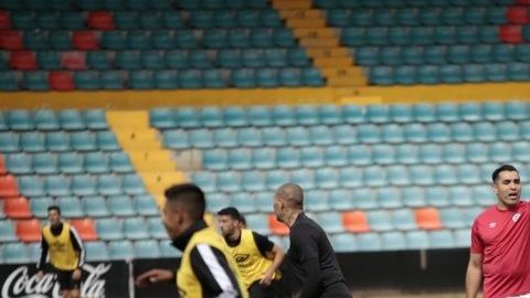Esto no es una broma: 'Chiquimarco' dejó la ocarina por la tabla de formaciones y ahora dirige al Salamanca de españa