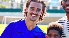 El jugador de la NBA visitó las instalaciones del FC Barcelona y convivió con los jugadores del primer equipo.