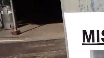 Los irónicos afiches