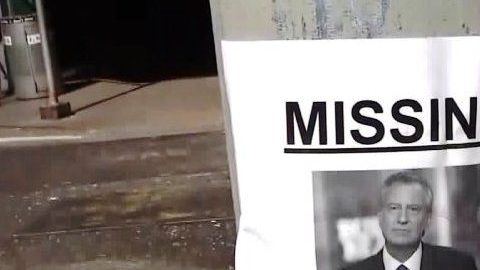 Los irónicos afiches