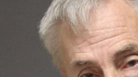 Daniel Dobbins (67), uno de los arrestados más jóvenes