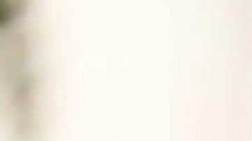 Kendall Long consuela a Kianna Long que estaba en Walmart durante el tiroteo. / Foto: EFE