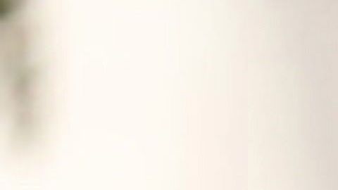 Kendall Long (i) consuela a Kianna Long (d) que estaba en Walmart durante el tiroteo.