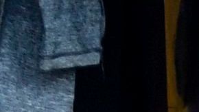 Los inmigrantes descansan en un albergue temporal en Panamá.