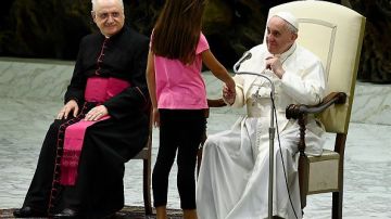 El papa Francisco puso de ejemplo a la niña y de cómo los demás deben comportarse ante una situación como esa.