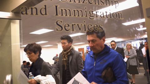 USCIS endurece los requisitos para la Residencia Permanente.