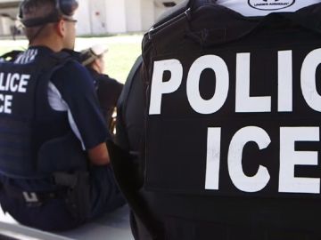 ICE vigila que estudiantes no se queden en EEUU con visas vencidas.