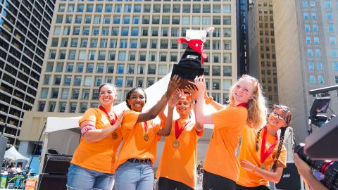 Las jóvenes ganadoras del Icebox Derby 2019 de ComEd.