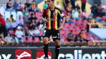 Omar Bravo regresó a las canchas.