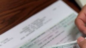 Privar al inmigrante de ayudas económicas es cruel.