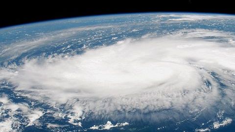 El huracán Dorian visto desde la EEI, el 29 de agosto de 2019. Joshua Stevens y Lauren Dauphin/Observatorio de la Tierra/NASA