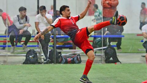 Jesús Cervantes jugador formado en las canchas de Chicago ha probado suerte en Europa y Centroamérica. (Javier Quiroz / La Raza)