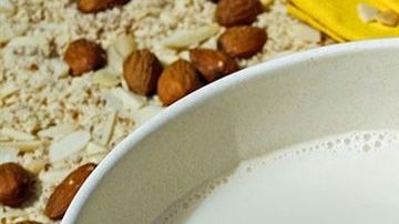 Las leches vegetales aportan un alto contenido en fibra, lo que facilita considerablemente los procesos de digestión y evita fermentaciones intestinales.