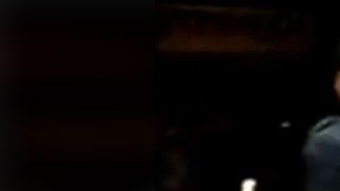 Al hombre le molestaba que los clientes estacionaran sus autos en la calle.