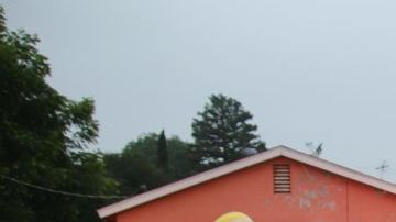 Los bomberos sacaron a dos pacientes de vehículos en estado crítico y transportaron a un tercer paciente con lesiones moderadas.