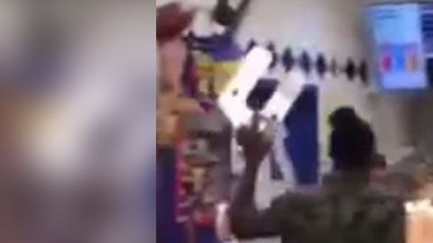 El que no le pudieran servir un McFlurry sacó de quicio a esta mujer.