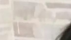 El narco disfrazado de su hija.