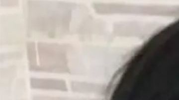 El narco disfrazado de su hija.