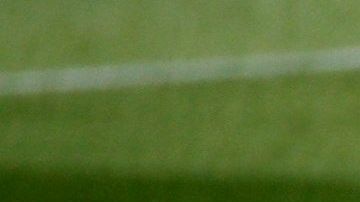 El brasileño Neymar podría quedarse un año más en París debido a la inviabilidad de su traspaso, al menos para el Barcelona.