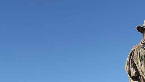 Un grupo de milicianos paramilitares patrulla cerca de Arivaca en 2016.