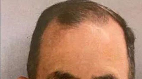 MoseñorJoseph McLoone acusado de robar donaciones a la iglesia.