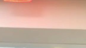 Los oficiales de TSA informan sobre la nueva identificación.