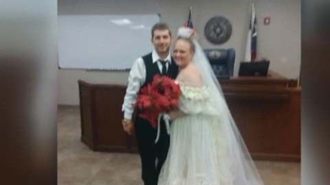 La pareja murió en un accidente de tránsito.