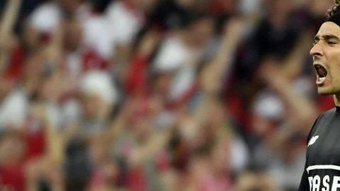 Memo Ochoa es un ídolo en Bélgica y tiene posibilidades de emigrar a otra Liga.