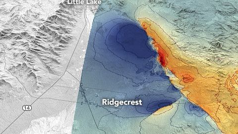 El mapa muestra el desplazamiento del suelo en Ridgecrest,  en metros.