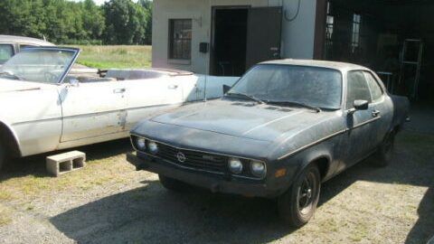 Por menos de $1,000, un comerciante quiere vender un Opel Manta en eBay. El auto deportivo fue creado para competir contra el Ford Capri