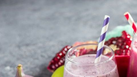 Uno de los principales cuidados en la alimentación diabética, es evitar el consumo de grasas saturadas, alimentos fritos, harinas refinadas, dulces y alimentos con mucho sodio (sal).